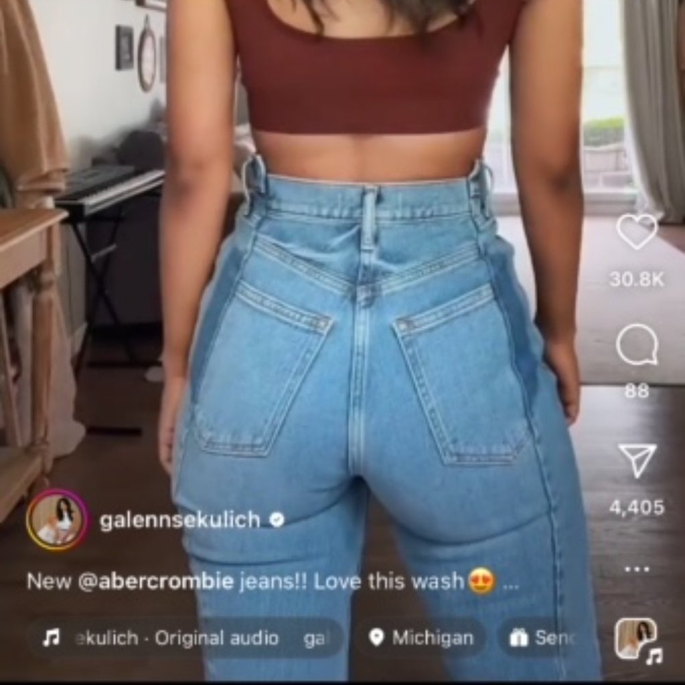 Abercrombie Two Toned Ultra High Rise 90s Straight Jean Size 28 Long